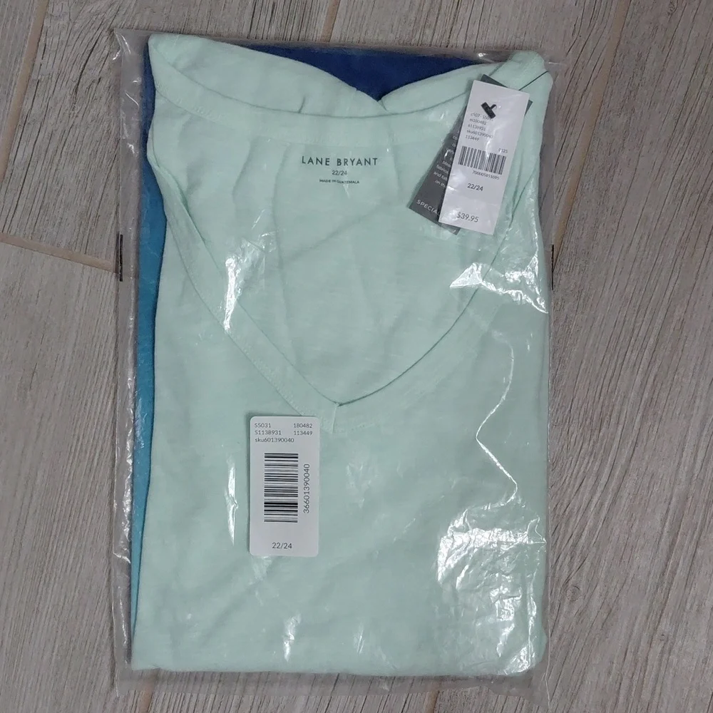 Lane Bryant Ombre V-Neck Ruched Side T-shirt - Picture 2 of 6